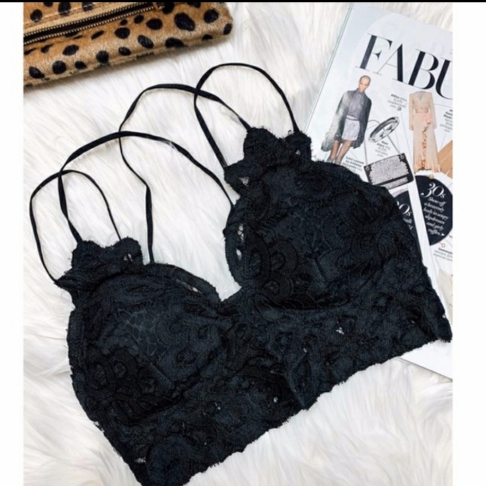 Boho-Inspired Crochet Lace Bralette - Picture 5 of 6